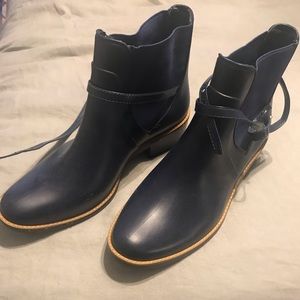 Bernardo Paxton Navy Rainboots excellent condition